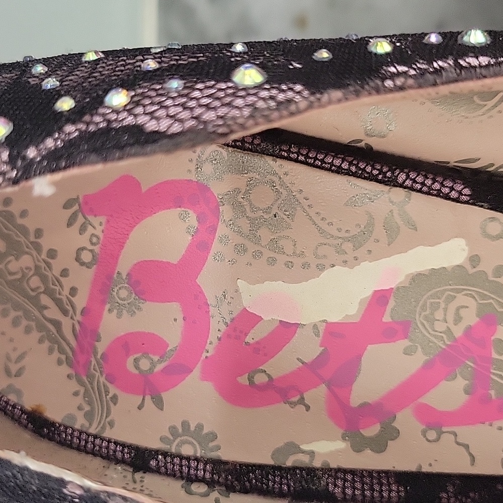 Betsy Johnson Betseyville Lace & Rhinestone Pointed Toe High Heels .7.5 - Picture 5 of 12